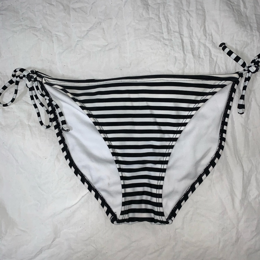 Bikini set🌞✨ - Picture 4 of 5